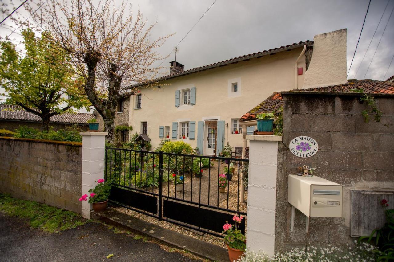 La Maison Des Fleurs Montemboeuf Exterior photo